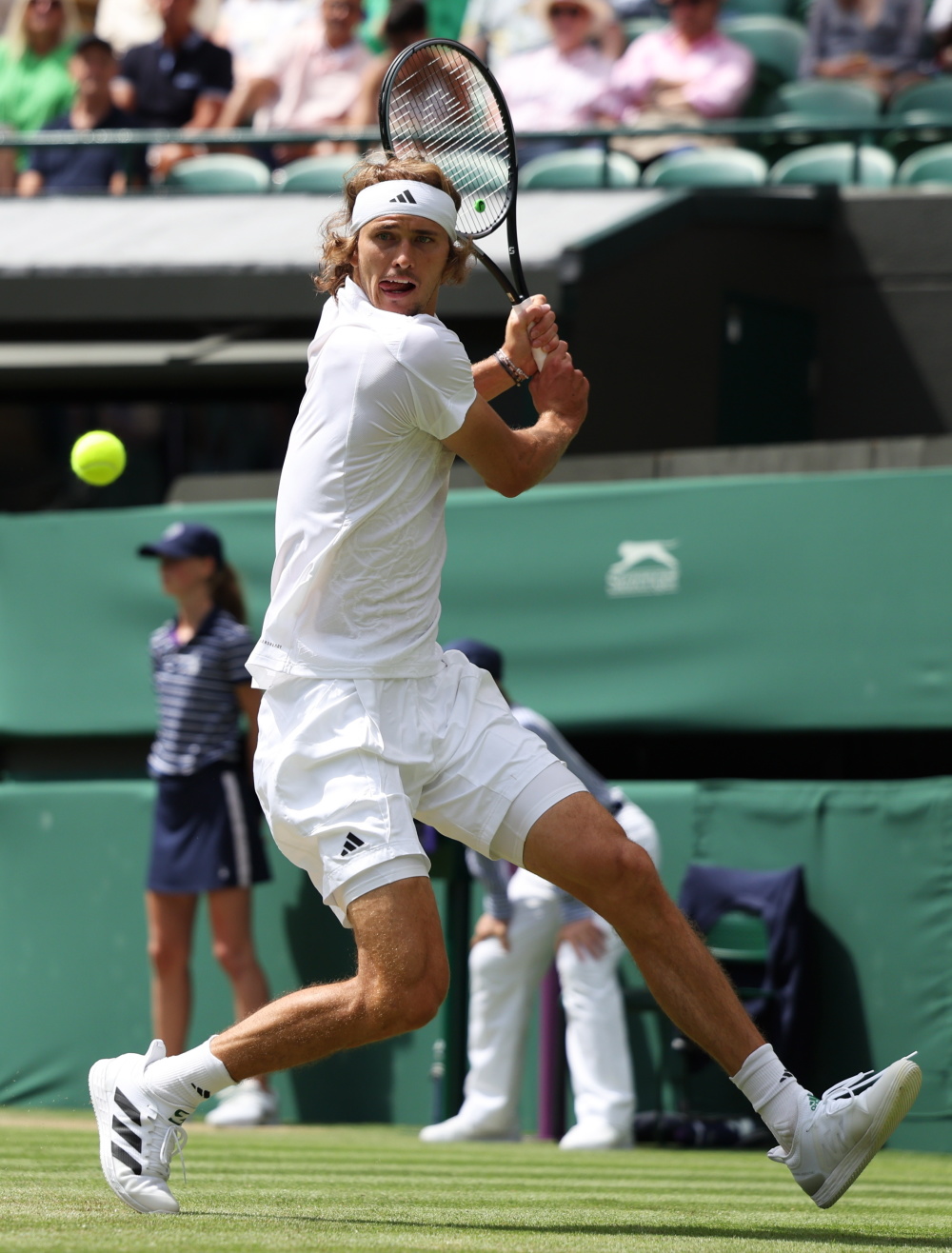 温网轻取ATP总决赛,兹维列夫点燃赛场 温网轻取ATP总决赛,兹维列夫点燃赛场