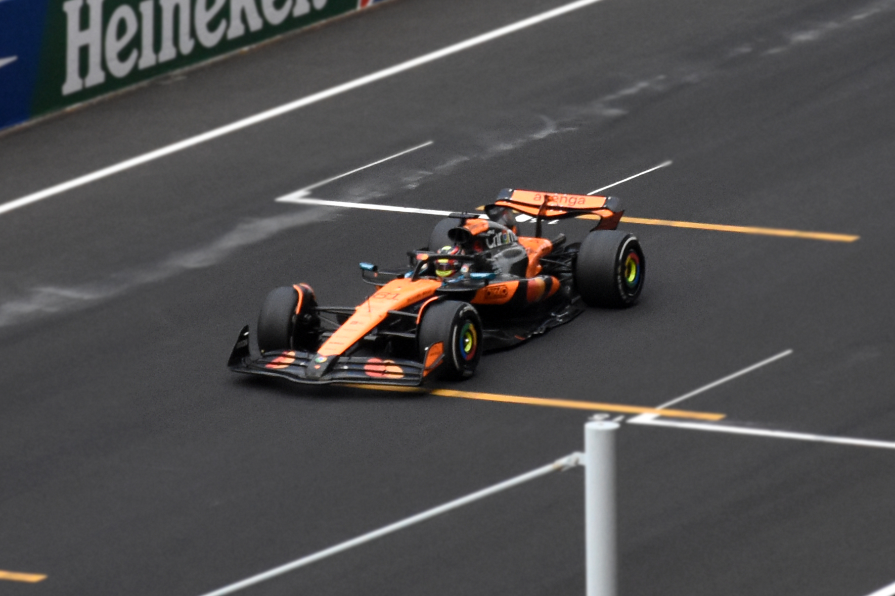 阿斯顿马丁鏖战威廉姆斯，皮亚斯特里关键制胜