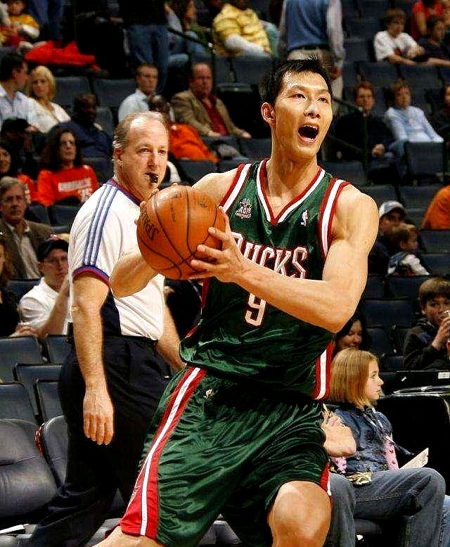 雄鹿横扫辽宁队,易建联惊艳四座 雄鹿横扫辽宁队,易建联惊艳四座