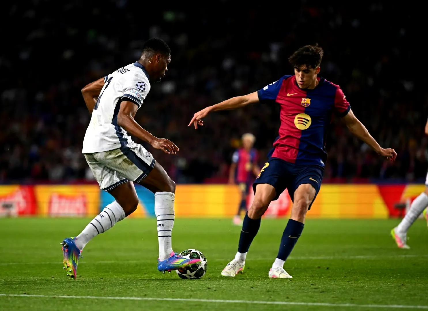 国际米兰险胜AC米兰，戈麦斯统治全场