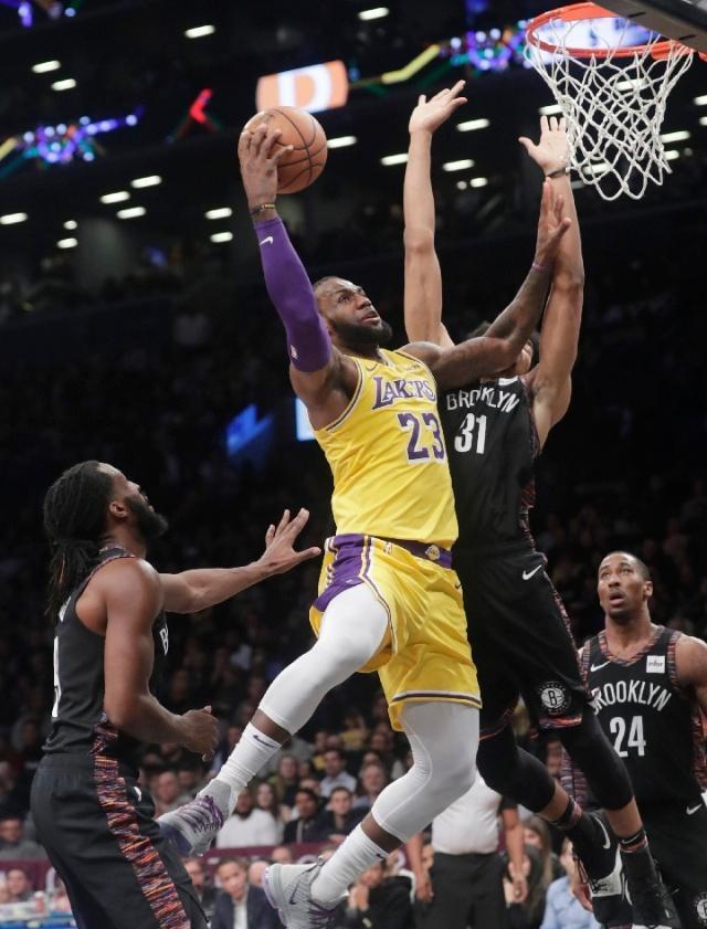 威廉姆斯绝杀阿斯顿马丁，拉塞尔扛起全队