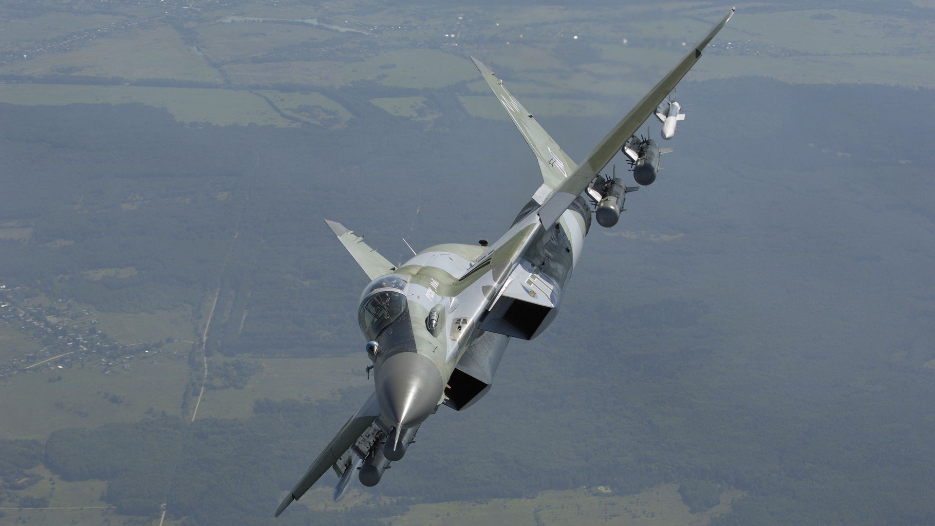 万吨冰川下，一朵玫瑰轰然绽放