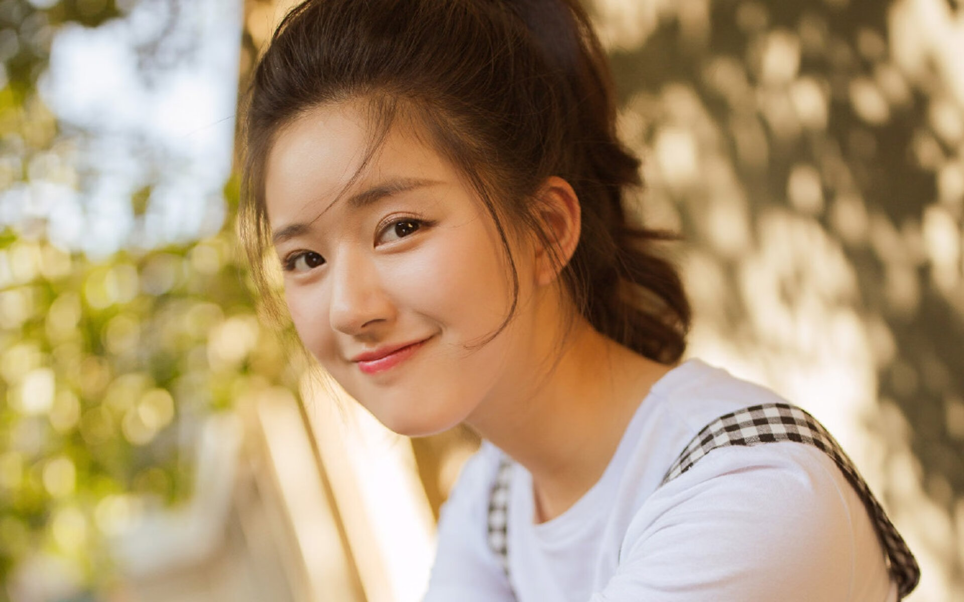 南美舞步对东亚刀锋，一场绝杀与惊艳并存的绿茵史诗